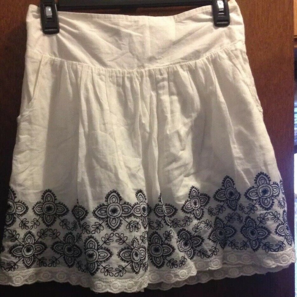 Lucky Brand White and black embroidered skirt S